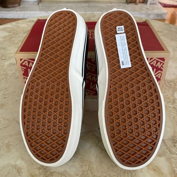 NWT Vans Black Suede Slip On Sneakers Ultra Cush Insole - Picture 5 of 5